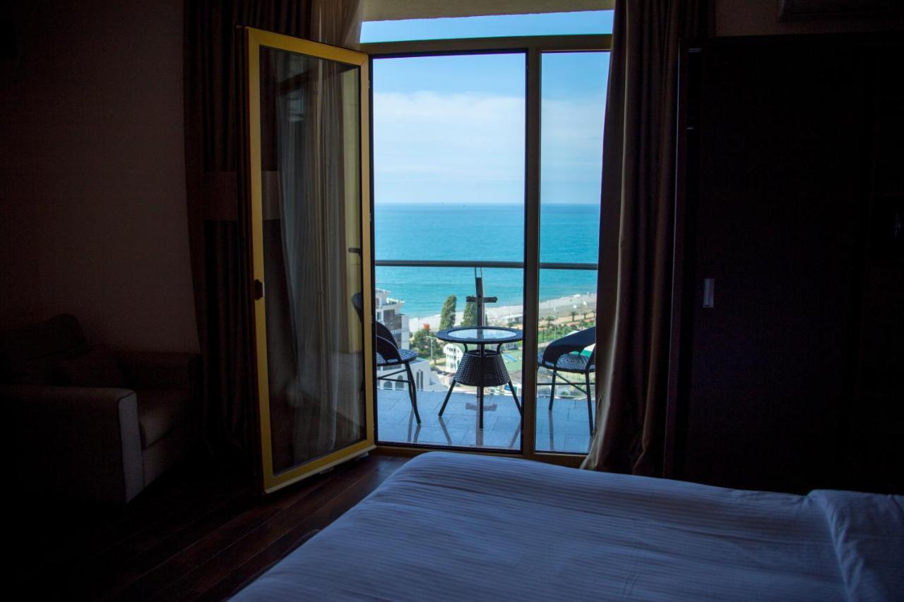 Hotel Corner Inn Batumi Exterior photo